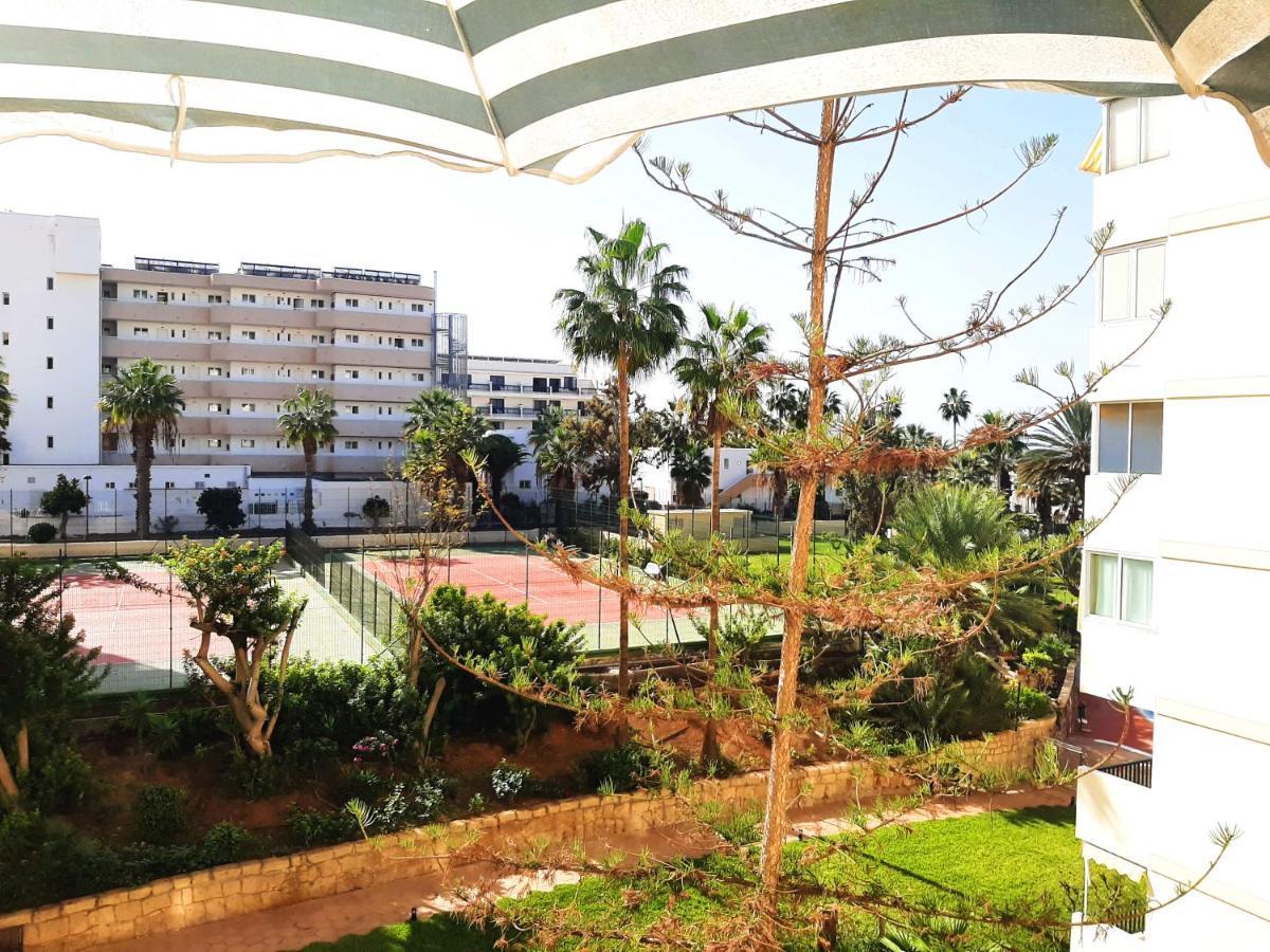 Centrally Located Apartment Close To The Ocean. Арона Экстерьер фото